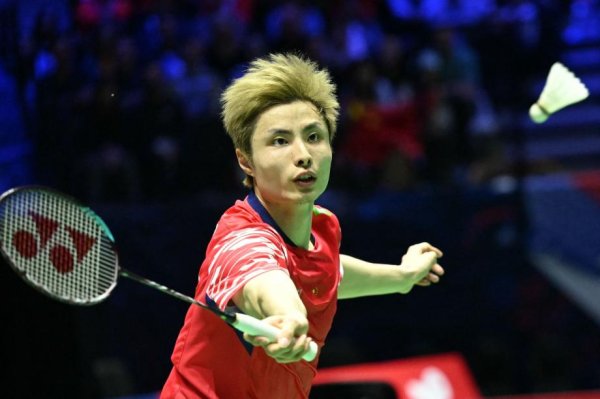 石宇奇2-1逆转小波波夫 晋级世锦赛男单八强